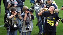 Mai 2011: Dortmunds Sieggarant Kevin Großkreutz feiert die Meisterschaft mit dem BVB. 