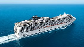 Die "MSC Divina" wird in Marseille von Sophia Loren getauft.