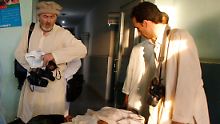 Farrell (links) und Munadi (rechts) hatten noch vor wenigen Tagen Verletzte im Krankenhaus Kundus aufgesucht.