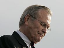 Rumsfeld ist unter die Memoiren-Schreiber gegangen. Sein Präsident hat bereits vorgelegt.