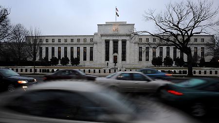 Es wird wieder: Die Fed lässt dem Leitzins unverändert, ist aber optimistisch, was die Konjunktur angeht.