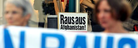In der deutschen Bevölkerung - hier Proteste in Kassel - wächst der Unmut.