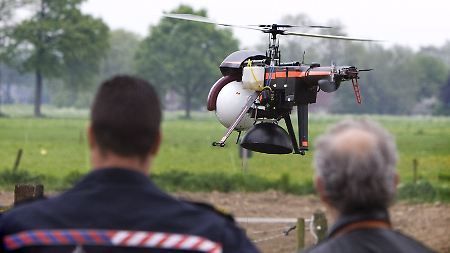 Der Schrecken aller illegalen Pflanzenbauer: der "Haschisch-Helikopter" der niederländischen Polizei, ausgestattet mit Duftsensoren.