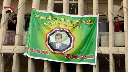 In der arabischen  Welt wird der "Schuhwerfer von Bagdad" als Held gefeiert.