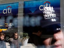 Früher standen die Vertreter des Staates vor der Bank, jetzt sitzen sie mit drin. Die Citigroup will das ändern.