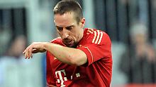 Der Anfang vom Ende für die Kölner: Münchens Franck Ribéry darf unter die Dusche.