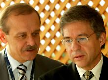 Jossi Beilin (r.) und Jassir Abed Rabbo, die Vorsitzenden der Genfer Initiative.