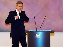 Christian Wulff tritt vor die Presse und äußert sich zur Privatkredit-Affäre.