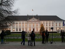 Die Regierung setzt auf den Weihnachtsfrieden, der die Debatte um Wulff beenden könnte.