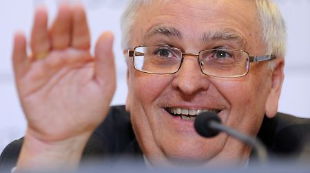 Theo Zwanziger ist offenbar nicht nur amtsmüde, sondern auch anspruchslos geworden. 