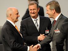 Wulff, der damalige Porsche-Chef Wendelin Wiedeking (M.) und der VW-Aufsichtsratsvorsitzende Ferdinand Piëch (Bild vom 23. April 2909).