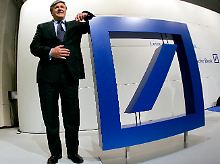 Josef Ackermann verteidigt seinen Notfallfonds-Vorschlag.