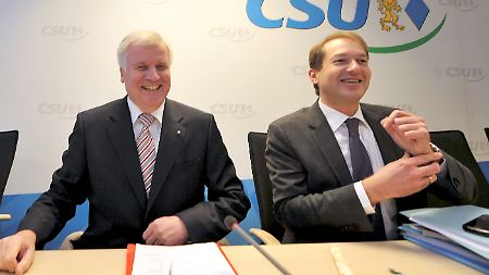 CSU-Generalsekretär Alexander Dobrindt (r.) hält zu Partei-Chef Horst Seehofer.