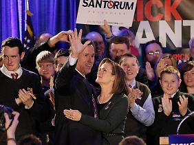 Knapp abgeschlagen: Santorum mit seiner Frau. 
