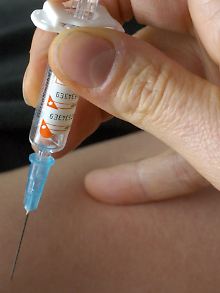 Trotz Medikamente, die heilen, ist Vorbeugung gegen Hepatitis C wichtig.
