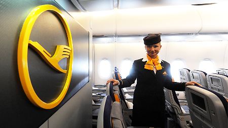 Kranich-Airline spart: Leih-Stewardessen bei Lufthansa