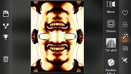 Der Spiegel-Effekt ist einer von über 90 Effekten, die "Camera Zoom FX" bietet.