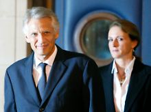 Villepin brachte seine Ehefrau zum Prozess mit.