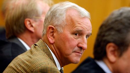 Broelsch (M) muss für drei Jahre hinter Gitter.