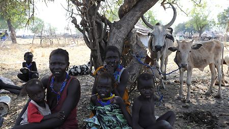 Tausende Menschen aus dem Dorf Pibor müssen nach dem Überfall der Lou Nuer fliehen.