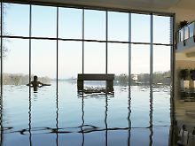 Preis-Spitzenreiter in Deutschland: Hannover. (Innen-Schwimmbad des neugestalteten Maschsee-Strandbades)