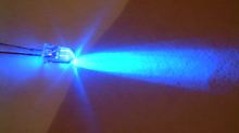 UV-LED mit Lichtkegel. 