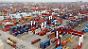 Der Containerhafen von Qingdao.
