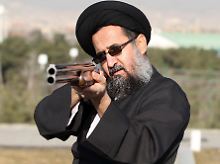 Mullah mit Flinte:
Das Schießsportzentrum in Teheran liegt in einem Komplex namens "Freiheit".