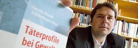 Kriminalpsychologe Jens Hoffmann hat ein Computerprogramm entwickelt, mit dem das Risiko für einen Amoklauf angezeigt werden soll.  