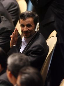 Ahmadinedschad inmitten der iranischen Delegation während der UN-Vollversammlung.