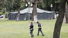 Juni 2009 in Rom: Auf dem Gelände der Villa Doria Pamphili wird ein Zelt für die Ankunft des libyschen Staatschefs vorbereitet.