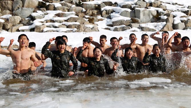 Südkoreas Armee im Winterlager: Drill und Gesang bei minus 20 Grad