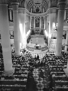 Friedensgebet in Leipziger Nikolaikirche (Bild vom November 1989)