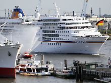 Die MS Europa im Hamburger Hafen.