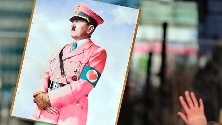 Auch ein rosafarbenen Hitler wurde gezeigt