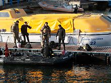 Offenbar befinden sich noch weitere Passagiere im Rumpf der  "Costa Concordia". Dutzende gelten als vermisst.
