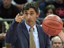 Svetislav Pesic im Jahr 2001: Inzwischen sind seine Haare grauer. Ein absoluter Toptrainer ist der Serbe noch immer.