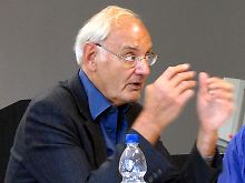 Elmar Altvater ist emeritierter Professor für Politikwissenschaft.