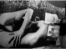 "Make love - not war" erinnert an die Geschichte der Pille.