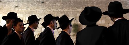 Orthodoxe Juden an der Klagemauer.
