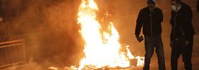 Bis tief in die Nacht randalierten die wütenden Demonstranten auf den Straßen Bukarests.