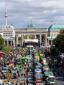 Wenige Wochen vor der Bundestagswahl forderten Zehntausende auf einer Demonstration in Berlin den sofortigen Atomausstieg.