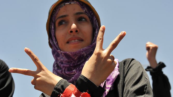 Facebook-Ikonen, gestürzte Despoten und mutige Frauen: Ein Jahr "Arabischer Frühling"