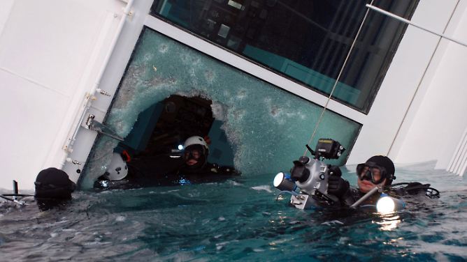 Wrack der "Costa Concordia": Taucher durchsuchen Kabine für Kabine
