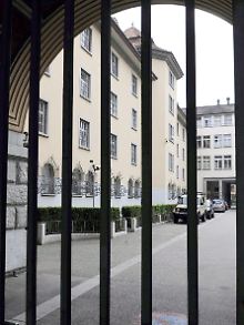 Polanski sitzt im Bezirksgefängnis in Zürich in Auslieferungshaft.