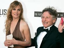 Seine Frau Emmanuelle Seigner gibt sich kampfeslustig.