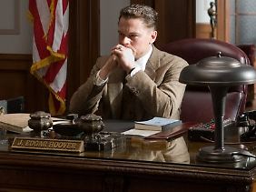 Auch den jungen FBI-Chef verkörpert DiCaprio brillant.