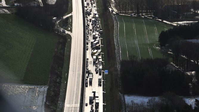 Dramatische Stunden: Schwerer Massencrash auf der A1