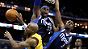 New Orleans Jarrett Jack (l.) verliert den Ball gegen die Dallas-Spieler Brendan Haywood (M.) und Rodriggue Beaubois.