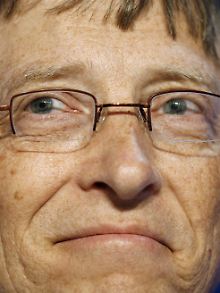Bill Gates, der 1975 Microsoft gegründet hatte, ist 2009 wieder der reichste Mensch der Welt, nachdem er 2008 "nur" auf Platz 3 gekommen war.  Da hatte ihn Buffet abgehängt.